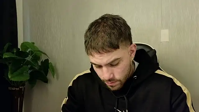 Snapshot of Ades_Lowe chatting on October 15, 2025, 11:51 am Ades Lowe online show from October 15, 2025, 11:51 am