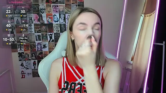 NessaDiazz online show from September 23, 2025, 1:12 am