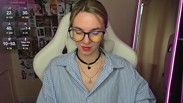 NessaDiazz online show from October 4, 2025, 1:18 am