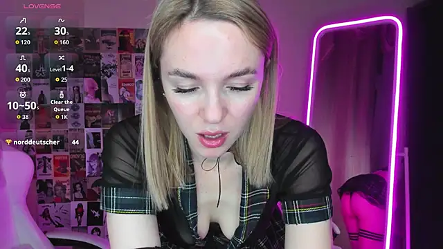 NessaDiazz online show from October 9, 2025, 3:34 pm