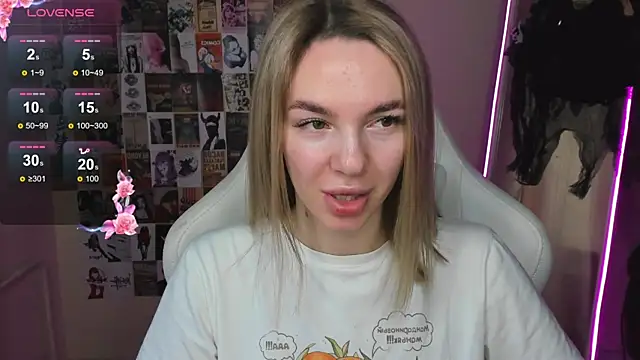 NessaDiazz online show from October 31, 2025, 1:35 am