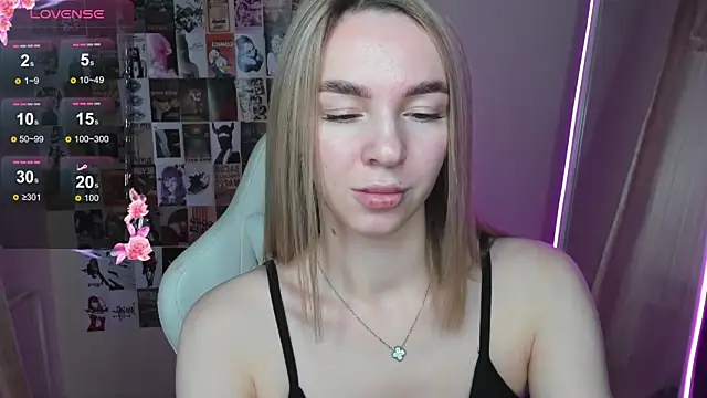 NessaDiazz online show from October 28, 2025, 1:17 am