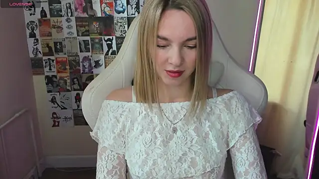 NessaDiazz online show from September 30, 2025, 1:22 am