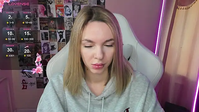 NessaDiazz online show from October 25, 2025, 1:27 am