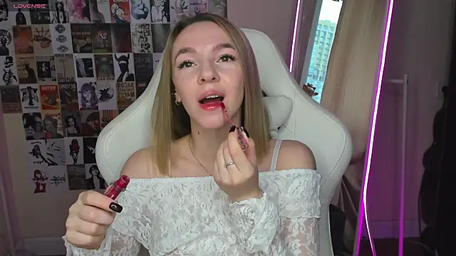 NessaDiazz online show from October 13, 2025, 1:18 am