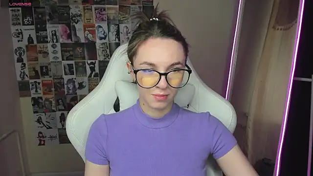 NessaDiazz online show from October 21, 2025, 1:49 am