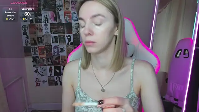 NessaDiazz online show from September 28, 2025, 1:12 am