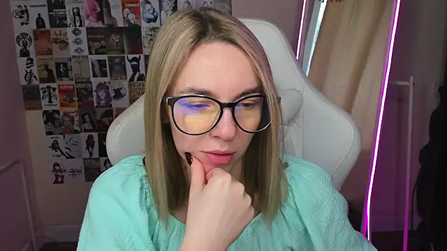 NessaDiazz online show from October 5, 2025, 1:18 am