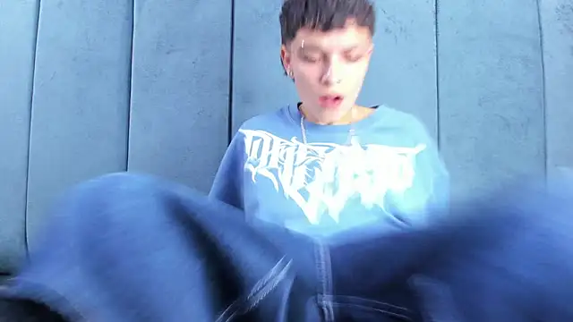 Megan Thompson  online show from March 29, 2026, 2:35 am