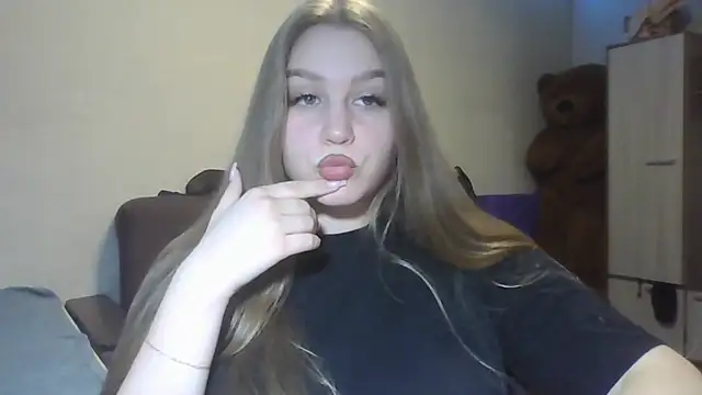 yourhoney Lola  online show from October 23, 2025, 2:49 pm