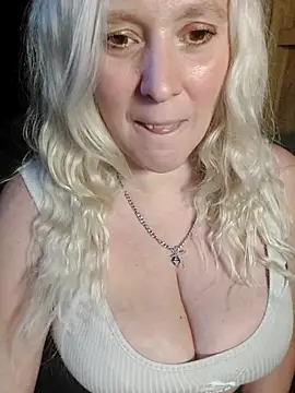 Bouncy-Bella28X online show from October 8, 2025, 11:34 am