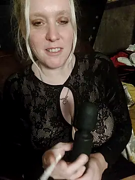 Bouncy-Bella28X online show from September 17, 2025, 9:50 pm