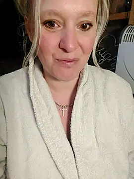 Bouncy-Bella28X online show from October 30, 2025, 8:34 am