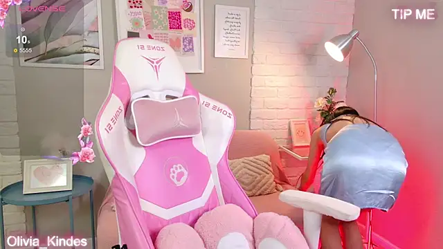 Olivia Kindes online show from September 8, 2025, 5:12 pm