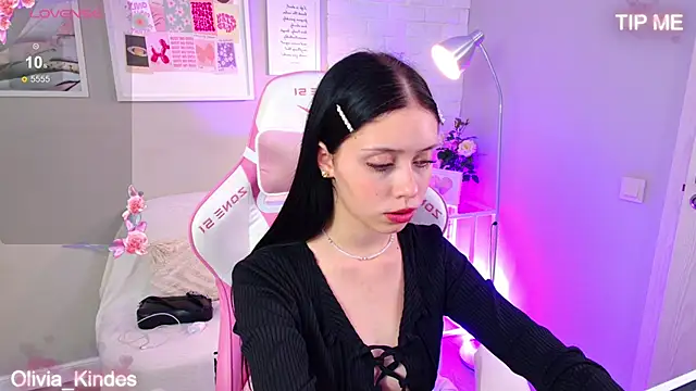 Olivia Kindes online show from September 17, 2025, 5:15 pm