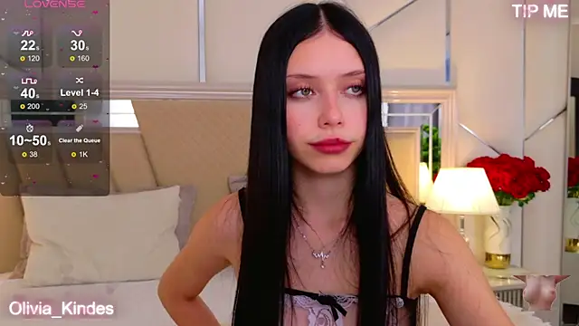 Olivia Kindes online show from October 13, 2025, 5:03 pm