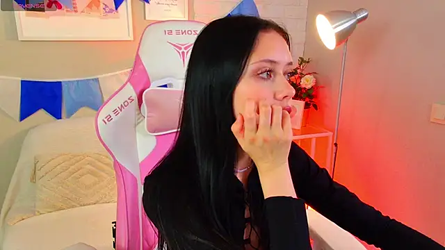 Olivia Kindes online show from September 22, 2025, 5:30 pm