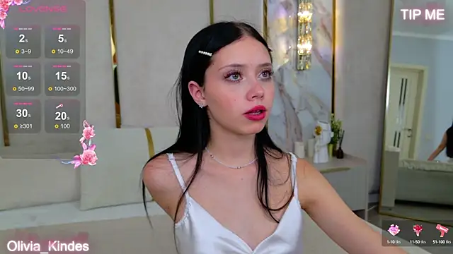 Olivia Kindes online show from September 19, 2025, 4:55 pm