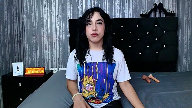 Snapshot of Alicee_Moonn chatting on October 3, 2025, 7:37 pm Alicee Moonn online show from October 3, 2025, 7:37 pm