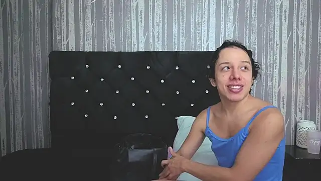 Snapshot of Alicee_Moonn chatting on July 19, 2026, 5:42 pm Alicee Moonn online show from July 19, 2026, 5:42 pm