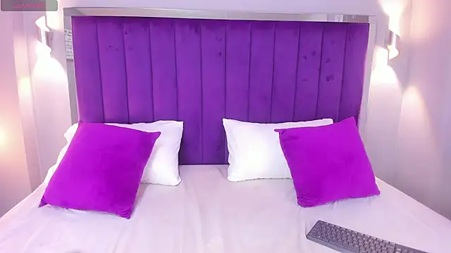 Snapshot of QetziaStoun chatting on September 25, 2025, 5:41 pm QetziaStoun online show from September 25, 2025, 5:41 pm