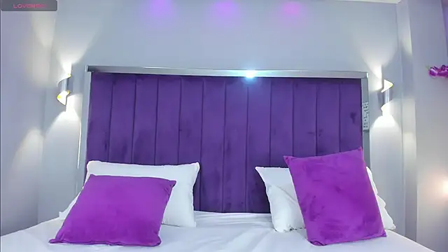 Snapshot of QetziaStoun chatting on October 18, 2025, 5:26 pm QetziaStoun online show from October 18, 2025, 5:26 pm