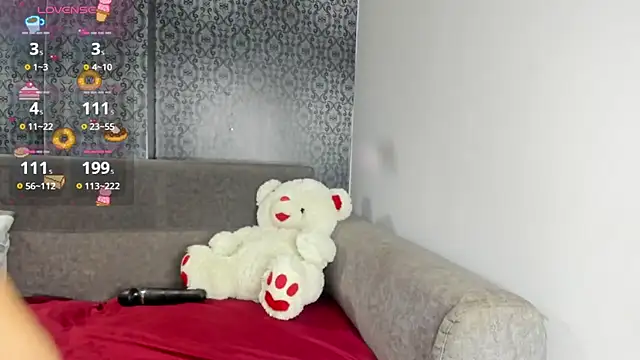 Snapshot of Zoe_White_ chatting on October 25, 2025, 12:39 pm Zoe White  online show from October 25, 2025, 12:39 pm