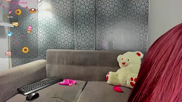 Snapshot of Zoe_White_ chatting on October 24, 2025, 12:48 pm Zoe White  online show from October 24, 2025, 12:48 pm