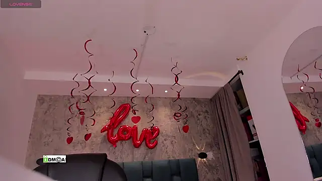 susanasmith18 online show from February 10, 2026, 7:35 pm