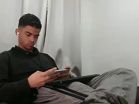 Snapshot of camillo_beischel_ chatting on October 9, 2025, 5:02 pm camillo beischel online show from October 9, 2025, 5:02 pm