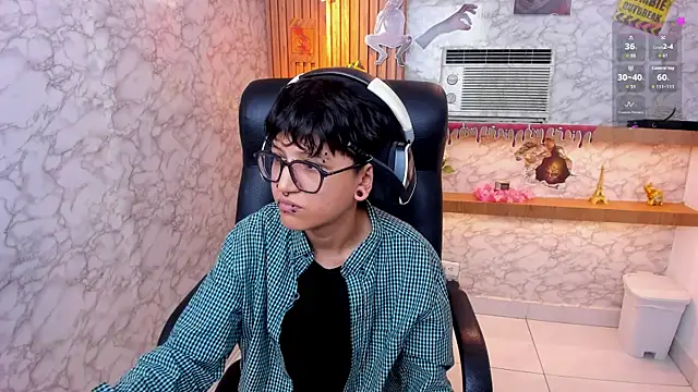 Snapshot of CharlieTaylor__ chatting on October 19, 2025, 12:41 pm CharlieTaylor online show from October 19, 2025, 12:41 pm