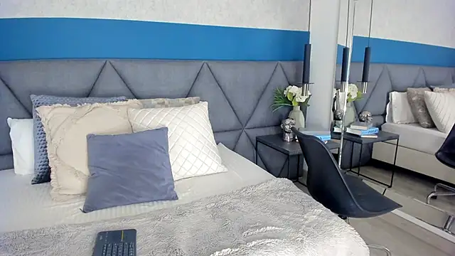 Snapshot of Mia_Roswell chatting on October 23, 2025, 11:03 pm Mia Roswell online show from October 23, 2025, 11:03 pm