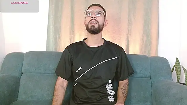 ReyPablo1 online show from October 3, 2025, 10:00 pm