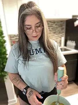 Snapshot of Alix_Valentine chatting on October 3, 2025, 6:42 pm Alix Valentine online show from October 3, 2025, 6:42 pm