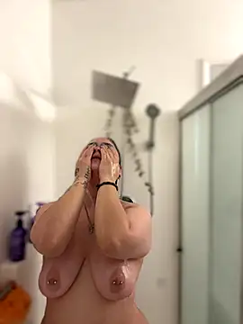 Snapshot of Alix_Valentine chatting on October 15, 2025, 4:04 pm Alix Valentine online show from October 15, 2025, 4:04 pm