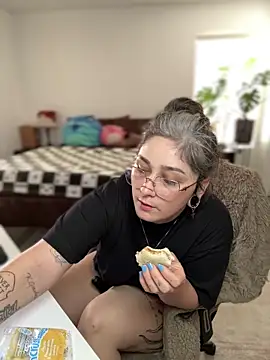 Snapshot of Alix_Valentine chatting on September 28, 2025, 6:04 pm Alix Valentine online show from September 28, 2025, 6:04 pm