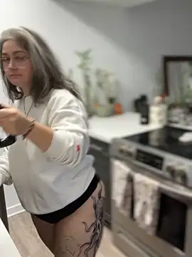 Snapshot of Alix_Valentine chatting on September 17, 2025, 4:42 pm Alix Valentine online show from September 17, 2025, 4:42 pm