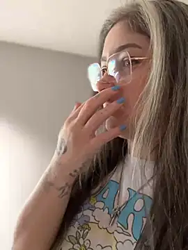 Snapshot of Alix_Valentine chatting on October 2, 2025, 8:12 pm Alix Valentine online show from October 2, 2025, 8:12 pm