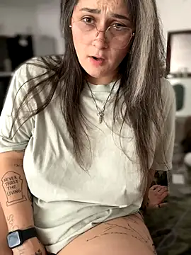 Snapshot of Alix_Valentine chatting on September 18, 2025, 9:51 pm Alix Valentine online show from September 18, 2025, 9:51 pm