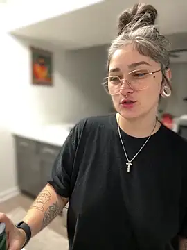 Snapshot of Alix_Valentine chatting on May 1, 2026, 3:06 pm Alix Valentine online show from May 1, 2026, 3:06 pm