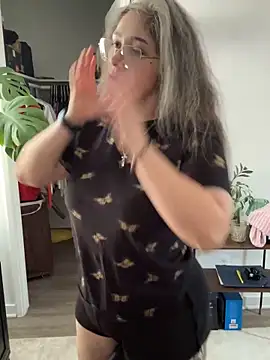 Snapshot of Alix_Valentine chatting on October 14, 2025, 4:18 pm Alix Valentine online show from October 14, 2025, 4:18 pm