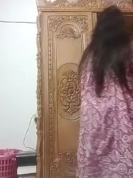 Farihasultanaxh online show from October 16, 2025, 6:27 pm