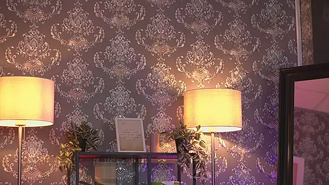 Snapshot of AlmaVelia chatting on September 16, 2025, 7:04 pm AlmaVelia online show from September 16, 2025, 7:04 pm