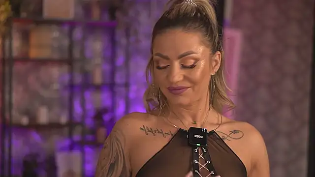 Snapshot of AlmaVelia chatting on September 29, 2025, 7:08 pm AlmaVelia online show from September 29, 2025, 7:08 pm