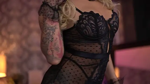 Snapshot of AlmaVelia chatting on October 16, 2025, 6:38 pm AlmaVelia online show from October 16, 2025, 6:38 pm