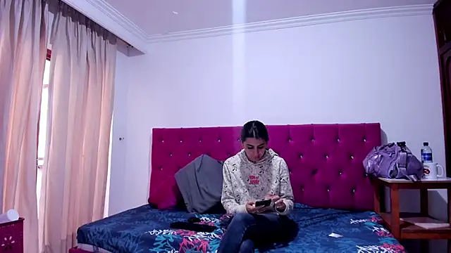 cattaleya villalobos online show from September 16, 2025, 2:29 pm