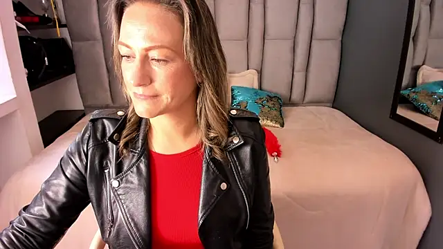 Charlot milf online show from November 18, 2025, 12:52 pm