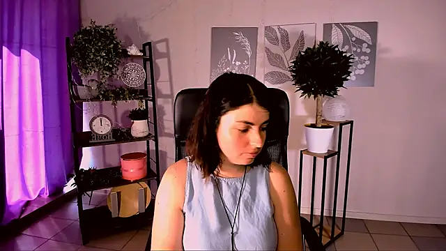 MartaEdams online show from June 12, 2026, 5:27 am