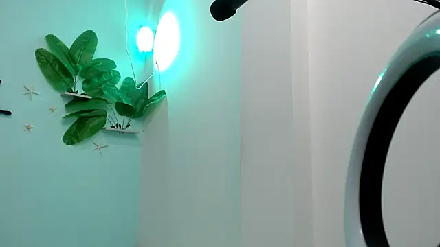 eladyrous98 online show from November 26, 2025, 1:27 am