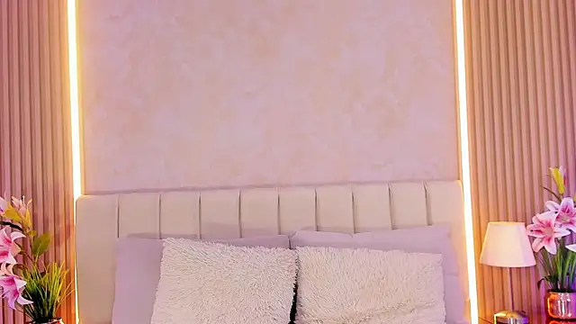 ZOEBARLOWE online show from November 28, 2025, 7:14 pm